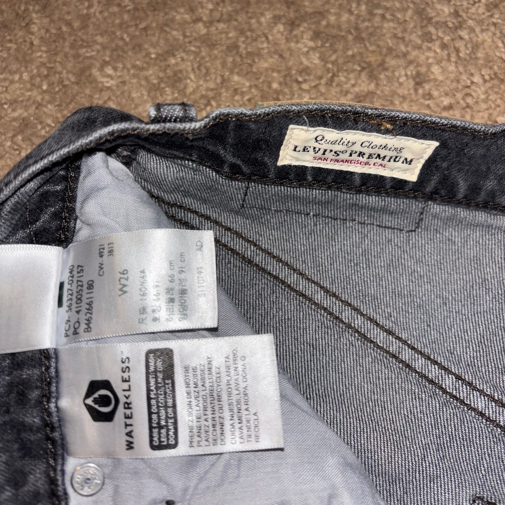 Levi’s 501 Shorts - Picture 5 of 5